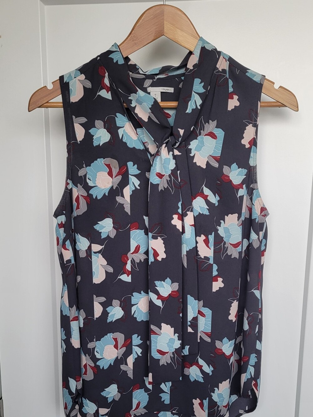 Halogen Black Sleeveless Tie-Neck Camisole with Blue Flora. Sized MP